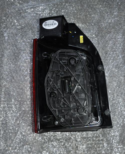 Volkswagen - T 6 - Osob./Tow.- (2015-) - Oświetlenie / Lampa tylna  prawa