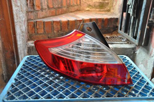 Renault - Megane - 5 drzwi - (2008 - 2012) - Oświetlenie / Lampa tylna lewa