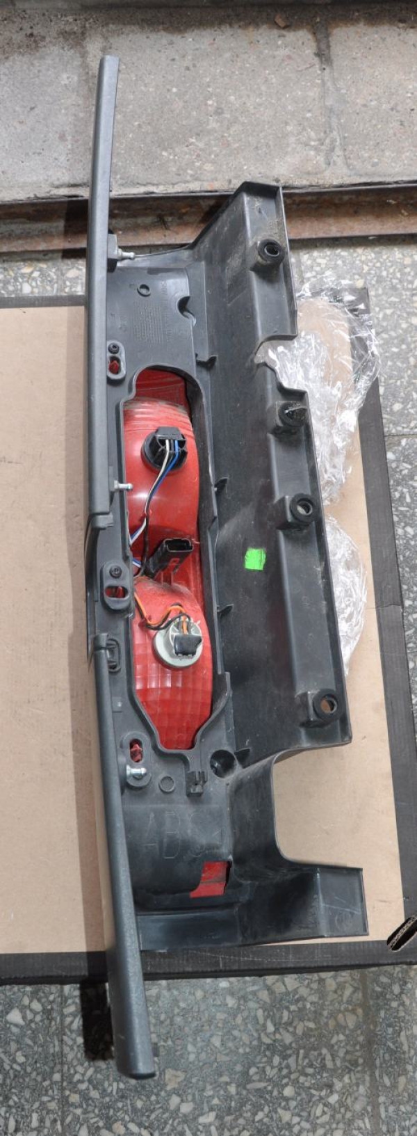 Renault - Trafic - Osob./Tow.- (2006 - 2010) - Oświetlenie / Lampa tylna  prawa