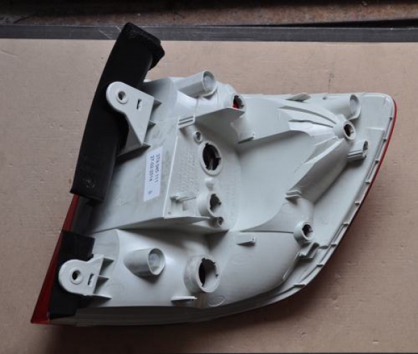 Skoda - Superb - Kombi - (2010 - 2013) - Oświetlenie / Lampa tylna lewa