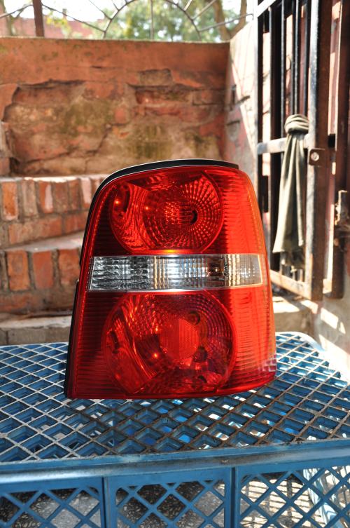 Volkswagen - Touran - (2003 - 2006) - Oświetlenie / Lampa tylna  prawa