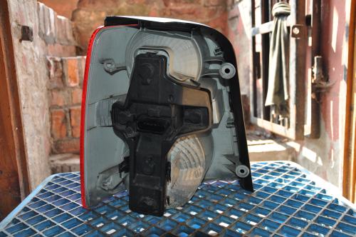 Volkswagen - Touran - (2003 - 2006) - Oświetlenie / Lampa tylna  prawa