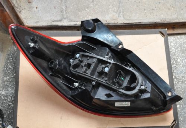 Ford - KA - (2008 - 2016) - Oświetlenie / Lampa tylna  prawa