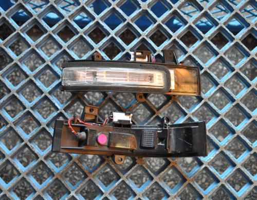 Mitsubishi - Outlander - (2009 - 2012) - Lusterka / Kierunkowskaz w lusterku prawy