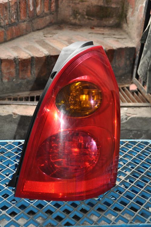 Nissan - Primera - Kombi - (2005 - 2007) - Oświetlenie / Lampa tylna  prawa