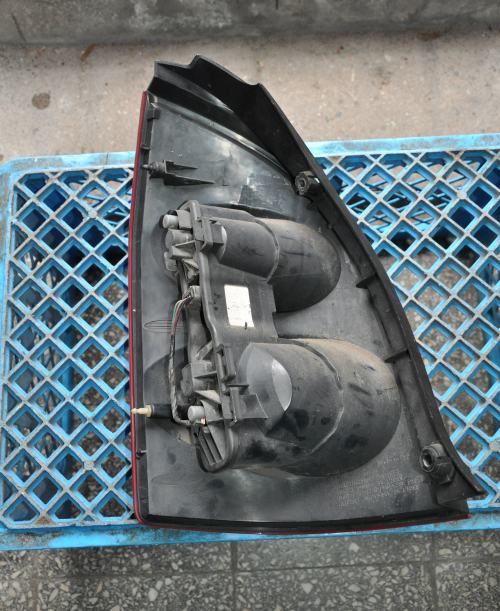 Nissan - Primera - Kombi - (2005 - 2007) - Oświetlenie / Lampa tylna  prawa