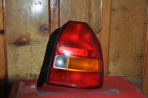 Honda - Civic - 3 drzwi - (1995 - 2001) - Oświetlenie / Lampa tylna  prawa