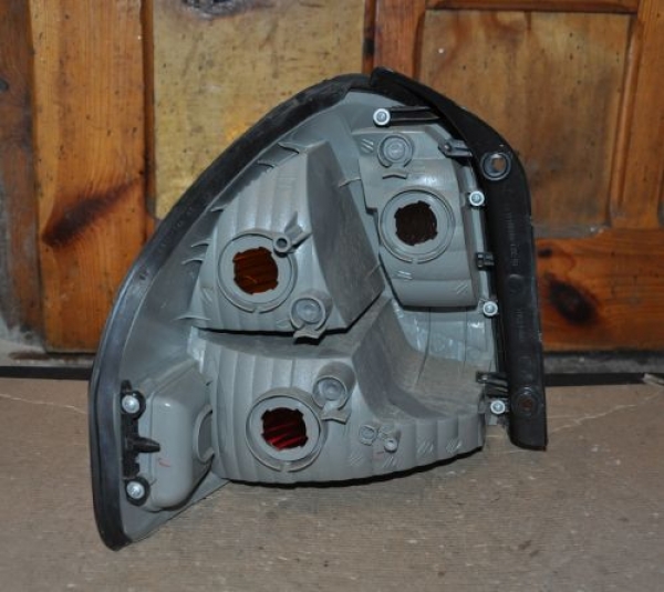 Hyundai - Santa Fe - (2001 - 2004) - Oświetlenie / Lampa tylna  prawa