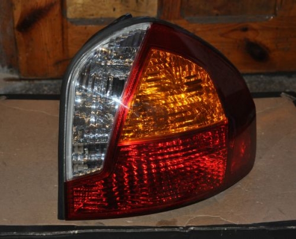 Hyundai - Santa Fe - (2001 - 2004) - Oświetlenie / Lampa tylna  prawa