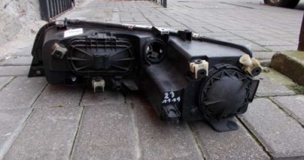 Mazda - 6 - 5 drzwi - (2005 - 2008) - Oświetlenie / Lampa przednia prawa