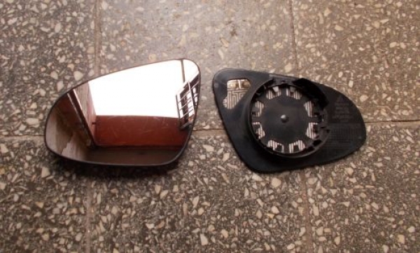 Toyota - Yaris - 5 drzwi - (2011 - 2014)  - Lusterka / Wkład lewego elektrycznego