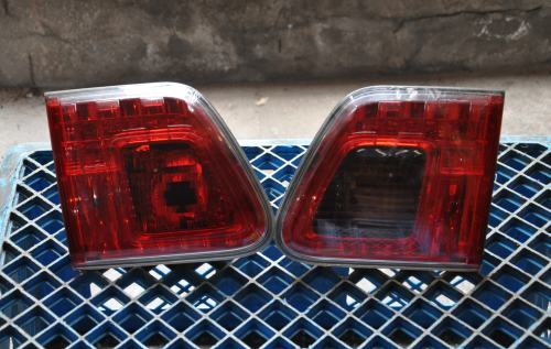 Toyota - Avensis - Kombi - (2009 - 2012) - Oświetlenie / Lampa tylna lewa wewnętrzna