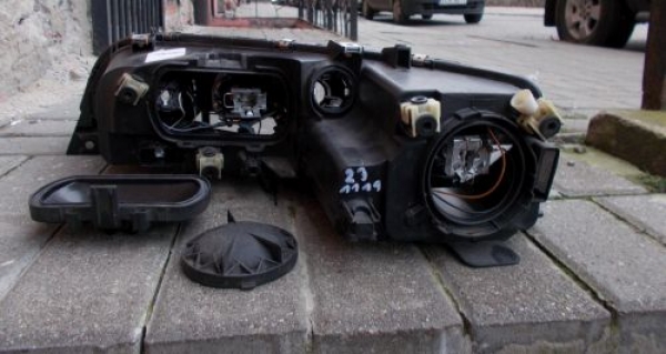 Mazda - 6 - Kombi - (2005 - 2008) - Oświetlenie / Lampa przednia prawa