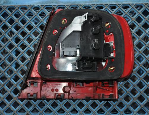 Audi - A4 - (1999 - 2001) - Oświetlenie / Lampa tylna lewa