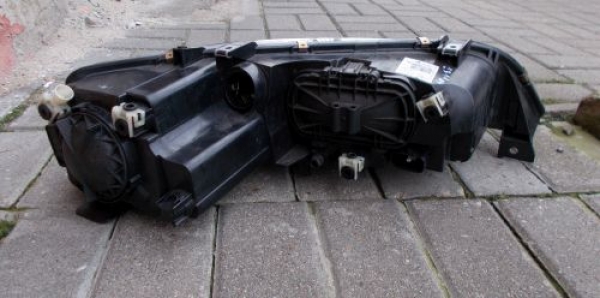 Mazda - 6 - 4 drzwi - (2005 - 2008) - Oświetlenie / Lampa przednia lewa