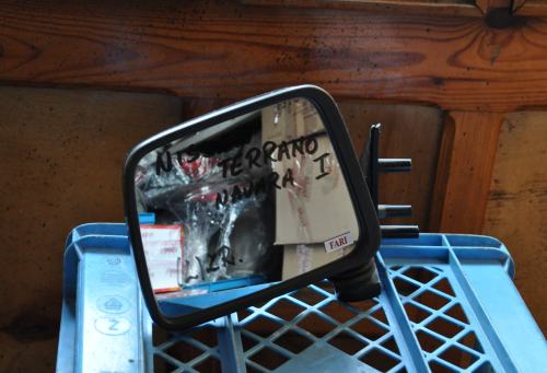 Nissan - Terrano I - 5 drzwi - (1986 - 1993) - Lusterka / Lewe ręczne zewnętrznie regulowane