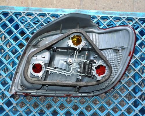 Toyota - Yaris - 3 drzwi - (2003 - 2006) - Oświetlenie / Lampa tylna lewa
