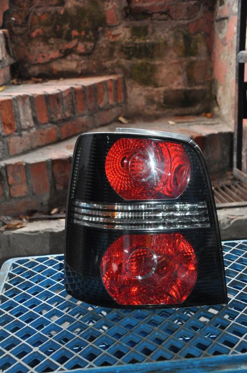 Volkswagen - Touran - (2006 - 2010) - Oświetlenie / Lampa tylna lewa