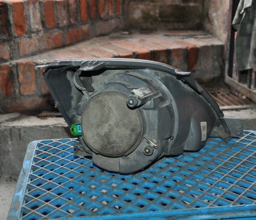 Ford - Fiesta - 5 drzwi - (2005 - 2008) - Oświetlenie / Lampa przednia lewa