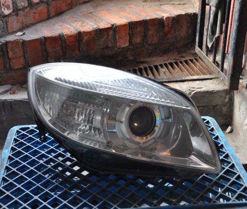 Skoda - Roomster - (2006 - 2010) - Oświetlenie / Lampa przednia prawa