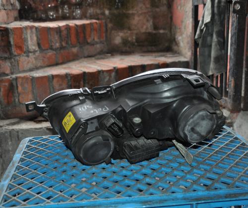 Volkswagen - Polo - 3 drzwi - (2001 - 2005) - Oświetlenie / Lampa przednia prawa