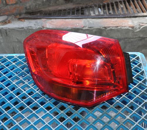 Opel - Astra - J - Kombi - (2010 - 2015) - Oświetlenie / Lampa tylna lewa