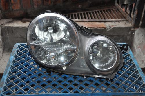 Volkswagen - Polo - 5 drzwi - (2001 - 2005) - Oświetlenie / Lampa przednia prawa
