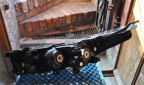 Toyota - Corolla - 4 drzwi - (2013 - 2016) - Oświetlenie / Lampa przednia prawa