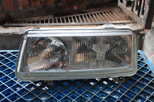 Volkswagen - Passat - (1993 - 1996) - Oświetlenie / Lampa przednia lewa