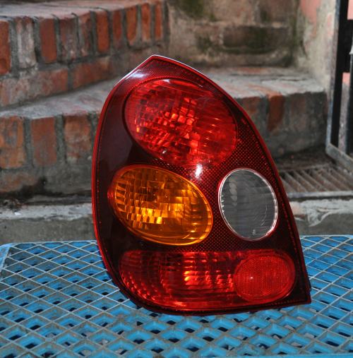 Toyota - Corolla - 3 drzwi - (1997 - 2002) - Oświetlenie / Lampa tylna lewa