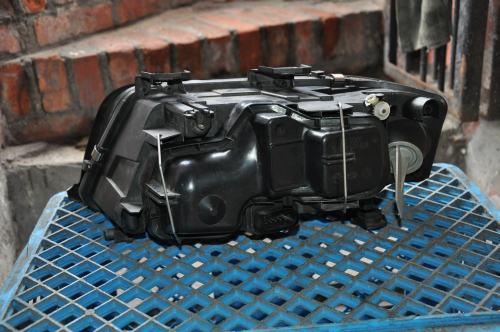 Audi - A6 - Kombi - (2002 - 2004) - Oświetlenie / Lampa przednia prawa