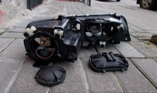 Mazda - 6 - Kombi - (2005 - 2008) - Oświetlenie / Lampa przednia lewa