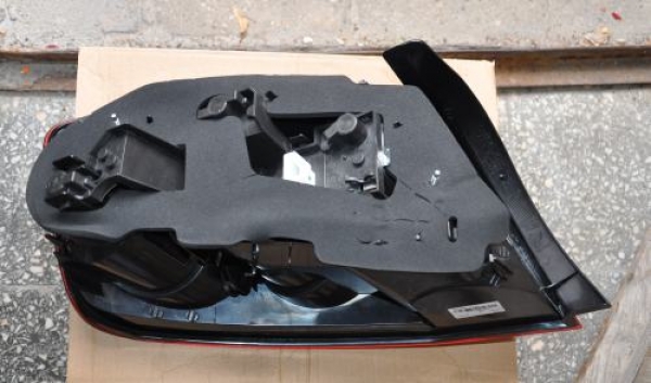 Peugeot - 407 - 4 drzwi - (2004 - 2008) - Oświetlenie / Lampa tylna lewa