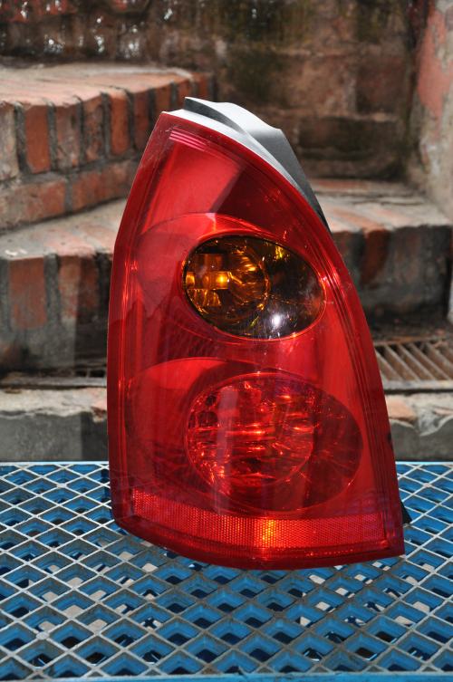 Nissan - Primera - Kombi - (2005 - 2007) - Oświetlenie / Lampa tylna lewa