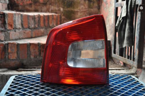 Skoda - Octavia - Kombi - (2008 - 2013) - Oświetlenie / Lampa tylna lewa