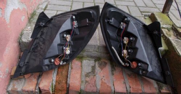 Opel - Antara - (2006 - 2010) - Oświetlenie / Lampa tylna  prawa