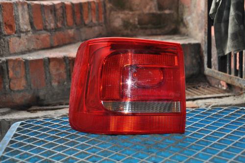 Volkswagen - Touran - (2010 - 2015) - Oświetlenie / Lampa tylna lewa