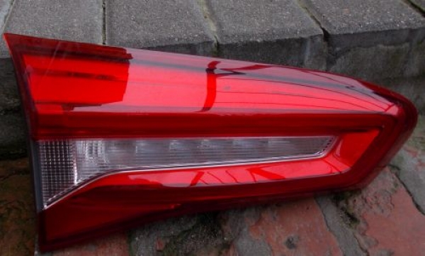 Ford - Focus - Kombi - (2014-) - Oświetlenie / Lampa tylna lewa wewnętrzna