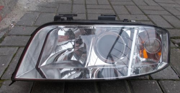 Audi - A6 - (2001 - 2004) - Oświetlenie / Lampa przednia lewa