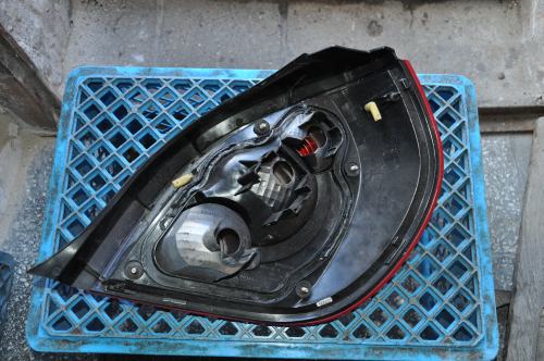 Nissan - Almera - 3 drzwi - (2002 - 2006) - Oświetlenie / Lampa tylna lewa