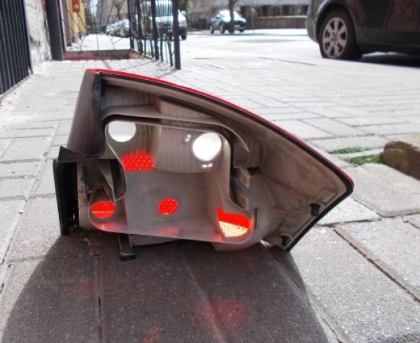 Audi - A4 - (2001 - 2004) - Oświetlenie / Lampa tylna lewa