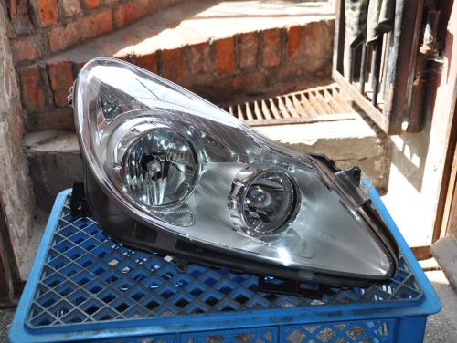 Opel - Corsa - D - 3 drzwi - (2006 - 2011) - Oświetlenie / Lampa przednia prawa