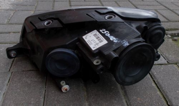 Volkswagen - Passat - Kombi - (2005 - 2010) - Oświetlenie / Lampa przednia prawa