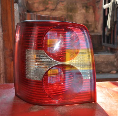 Volkswagen - Passat - Kombi - (2000 - 2005) - Oświetlenie / Lampa tylna lewa