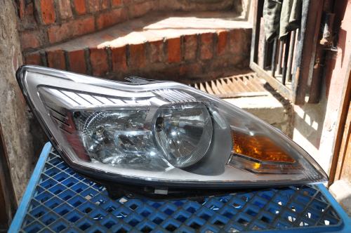 Ford - Focus - 3 drzwi - (2007 - 2011) - Oświetlenie / Lampa przednia prawa