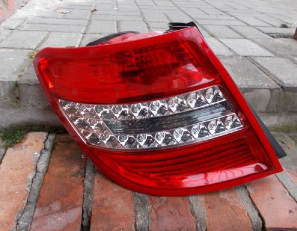 Mercedes-Benz - C-Klasa - S204 - Kombi - (2011 - 2014) - Oświetlenie / Lampa tylna lewa