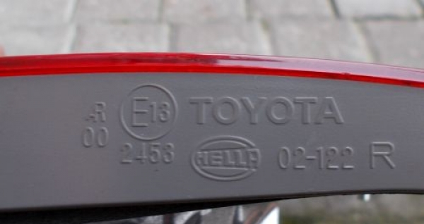 Toyota - Corolla - 4 drzwi - (2007 - 2013) - Oświetlenie / Lampa tylna prawa wewnętrzna