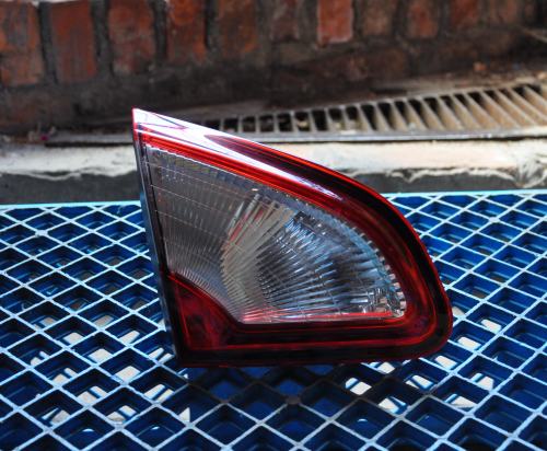 Nissan - Qashqai - (2010 - 2013) - Oświetlenie / Lampa tylna lewa wewnętrzna