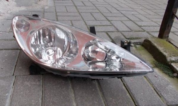 Peugeot - 307 - 5 drzwi - (2001 - 2005) - Oświetlenie / Lampa przednia prawa