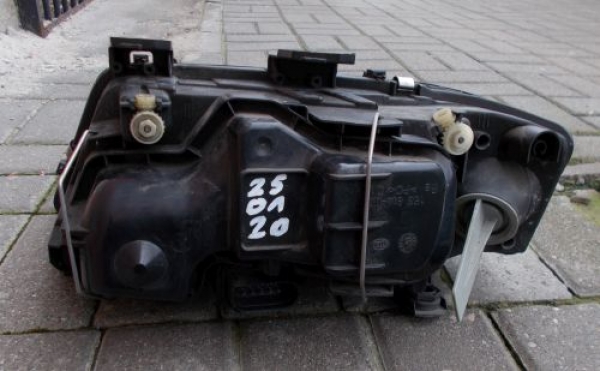 Audi - A6 - Kombi - (2002 - 2004) - Oświetlenie / Lampa przednia prawa